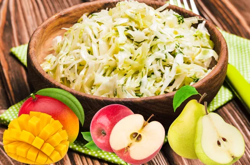 Dodaj ten jeden owoc do młodej kapusty – smak jak z najlepszej restauracji!