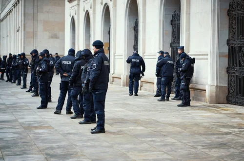 Miedzynarodowy Dzień Przeciwko Brutalności Policji: Czy jesteśmy świadkami globalnej zmiany?