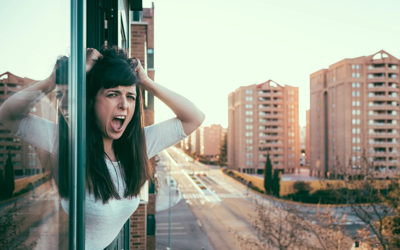 Co dzieje się z naszym ciałem, gdy cały dzień siedzimy w domu? Psycholożka wyjaśnia