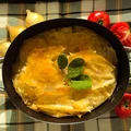 Zapiekanka z ciasta filo z kurczakiem, szpinakiem i fetą