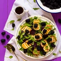 Carpaccio z buraka z jeżynami i grillowanym serem halloumi