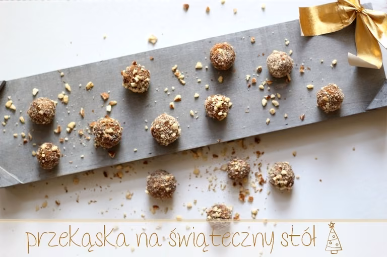 Świąteczne kulki z suszonych owoców.