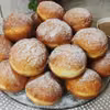 Puszyste pączki nadziewane przed smażeniem
