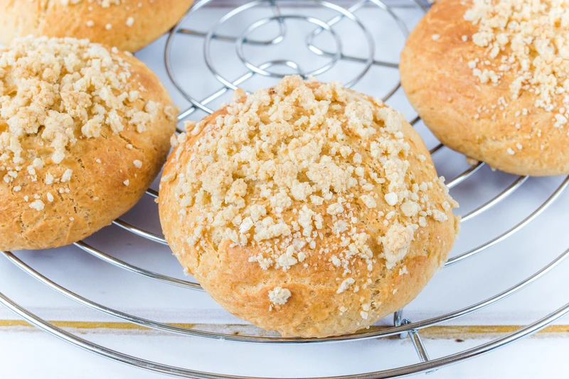 Bezglutenowe drożdżówki z serkiem ricotta