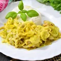 Pierś z kurczaka z porem w sosie curry