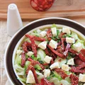 Sałatka z chorizo i mozarella