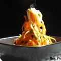 Spaghetti z marchewki i białej rzodkwi