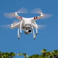 Wypoczynek na plaży pod nadzorem dronów!? Za naruszenia grożą surowe kary!