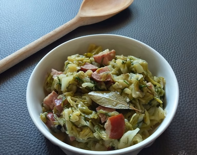 Bigos z młodej kapusty