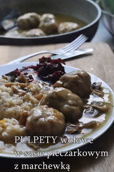 Pulpety w sosie pieczarkowym z marchewką