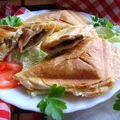 Chrupiące tosty z pieczarkami i serem. Pieczarki i ser zapiekane w tostach.
