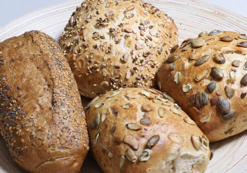 Święto Bułki: Historia, Różnorodność i Przepisy na Domowe Bułki