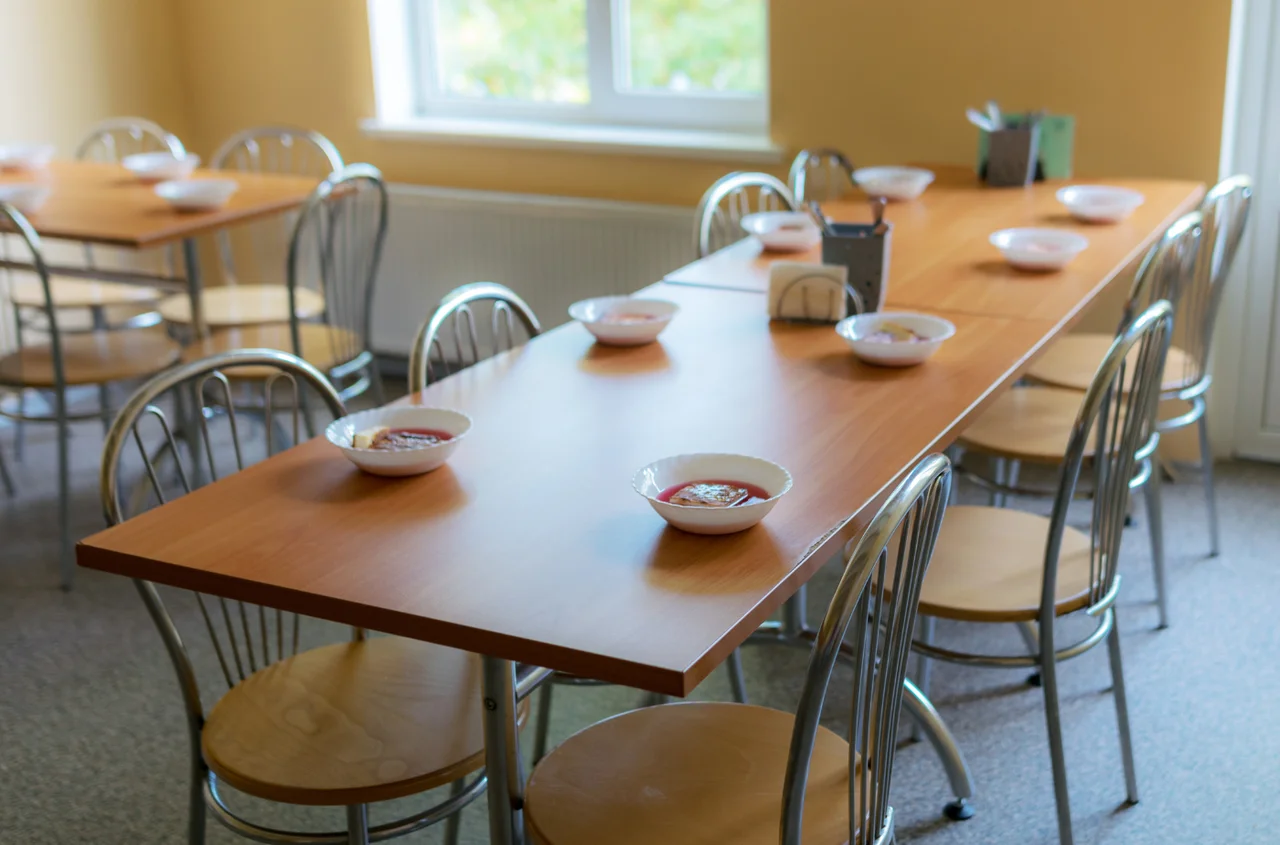 Ciepły posiłek, więcej ruchu i wsparcie psychiczne! Oto co czeka uczniów w roku szoklnym 2025/26