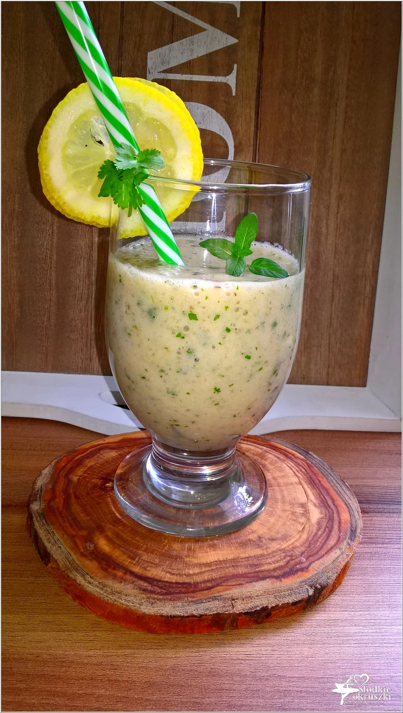 Orzeźwiające cytrynowe smoothie z kolendrą