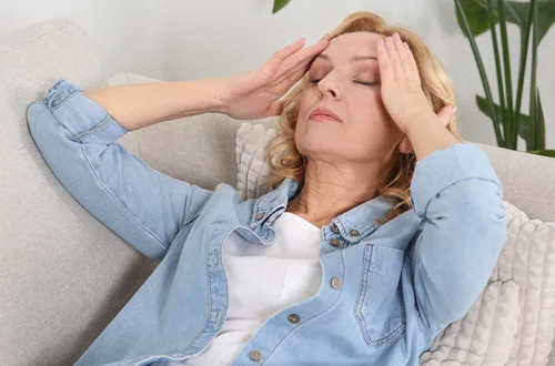 Masz trądzik, wahania nastroju i PMS? Sprawdź poziom witaminy B5 — to brak, który rozwala hormony!