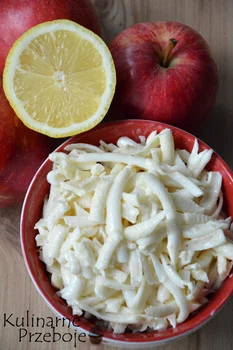 Surówka z selera i jabłka - jedna z NAJLEPSZYCH surówek do obiadu! Wypróbujcie koniecznie! <3