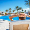 Koniec „wojen o leżaki”? Nowe zasady przy hotelowych basenach!