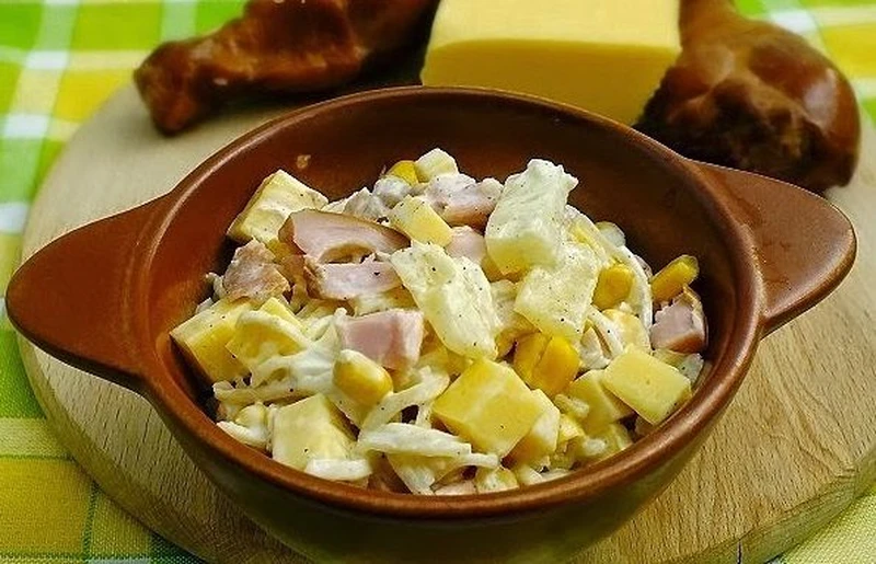Sałatka z wędzonego kurczaka
