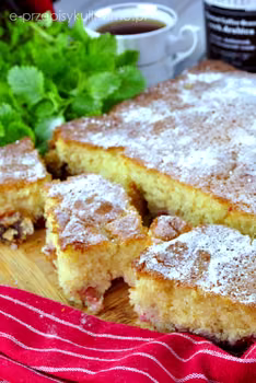 Szybkie ciasto z owocami na maślance (bez miksera)