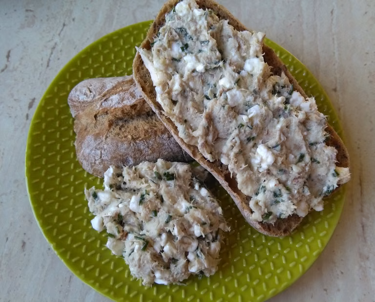 Pasta z makreli wędzonej i serka wiejskiego