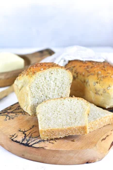 Chleb pszenny (drożdżowy) z ziarnami