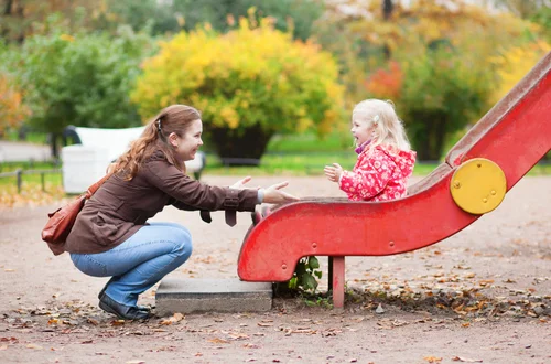 Dodatkowe 3 dni urlopu i praca tylko 7 godzin dziennie?! Pracujący rodzice będą zadowoleni - petycja już w Sejmie
