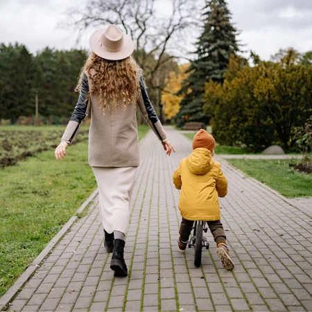 Pracująca mama dostanie z ZUS 1500 zł co miesiąc! Informacja od ZUS