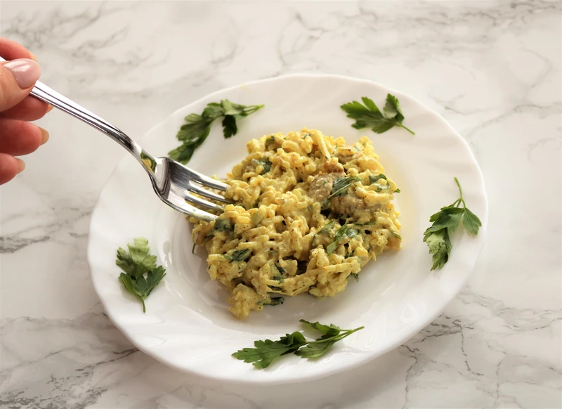 SZYBKA SAŁATKA Z KURCZAKIEM CURRY