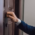 Kontrole L4 będą jeszcze bardziej rygorystyczne!? ZUS coraz częściej puka do drzwi!