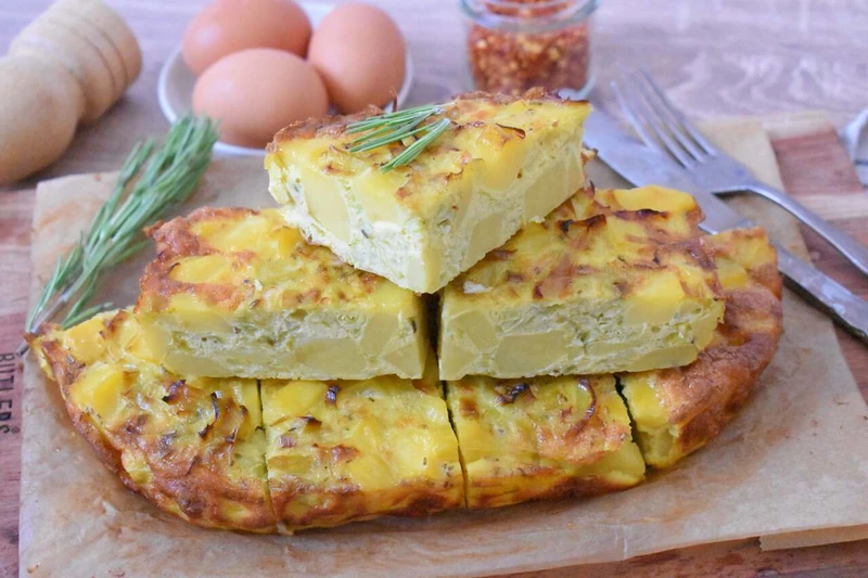 Pieczona frittata z ziemniakami i porami