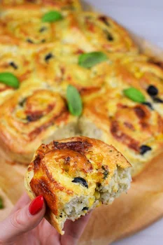 Drożdżowe roladki imprezowe z szynką!