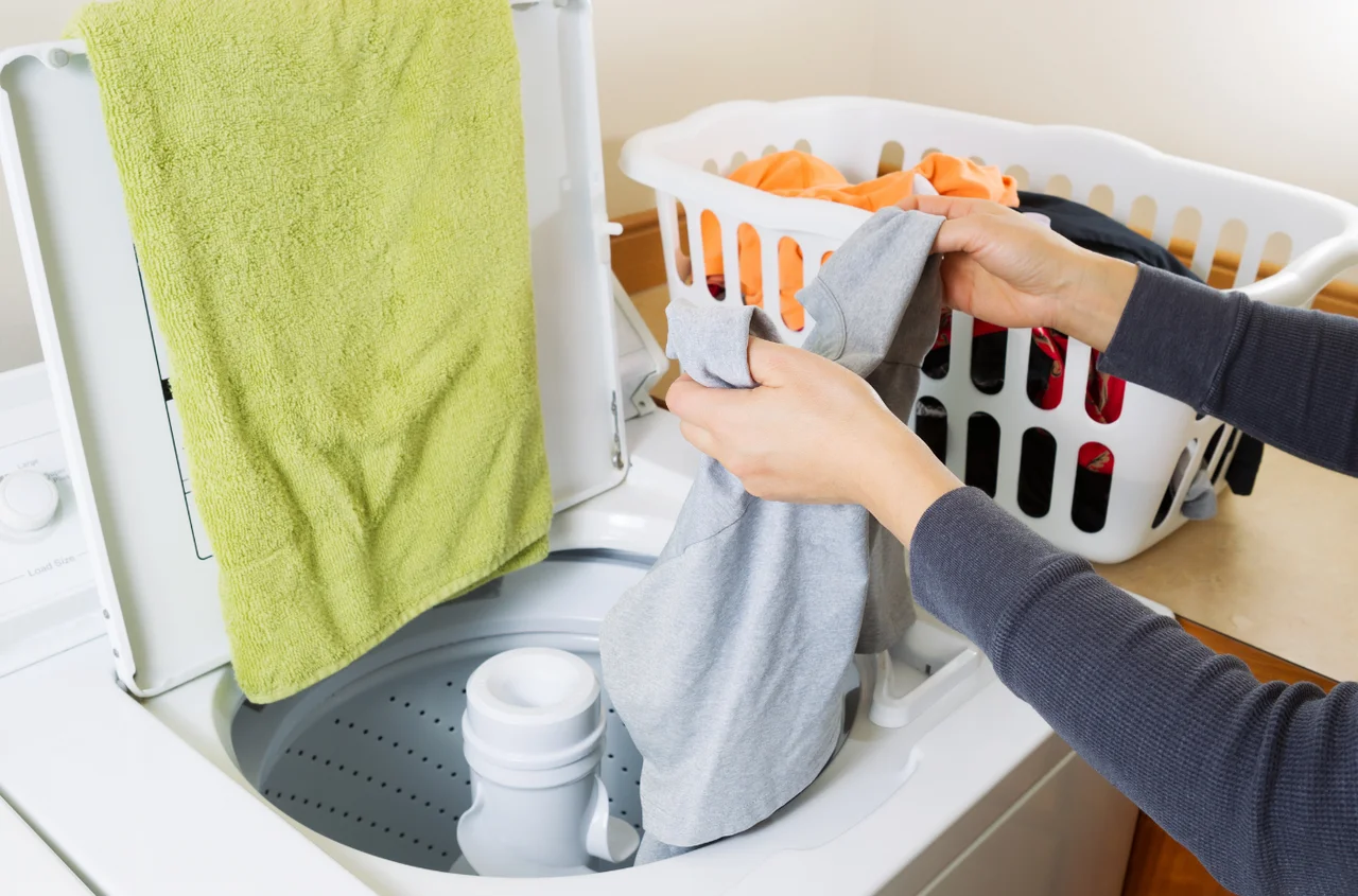 Jak prać ubrania robocze, by nie traciły funkcji ochronnych? Praktyczny poradnik