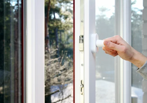 Krótkie, intensywne wietrzenie zmniejszyło nasze rachunki! Mąż na początku protestował, ale teraz sam otwiera okna!