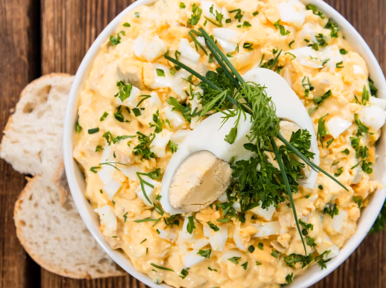 Pasta jajeczna jak u babci – przepis, który smakuje jak dawniej!