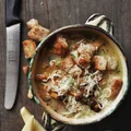 Zupa kurkowa z grzankami i serem gruyère
