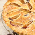 Tarta ze śliwkami i kremem