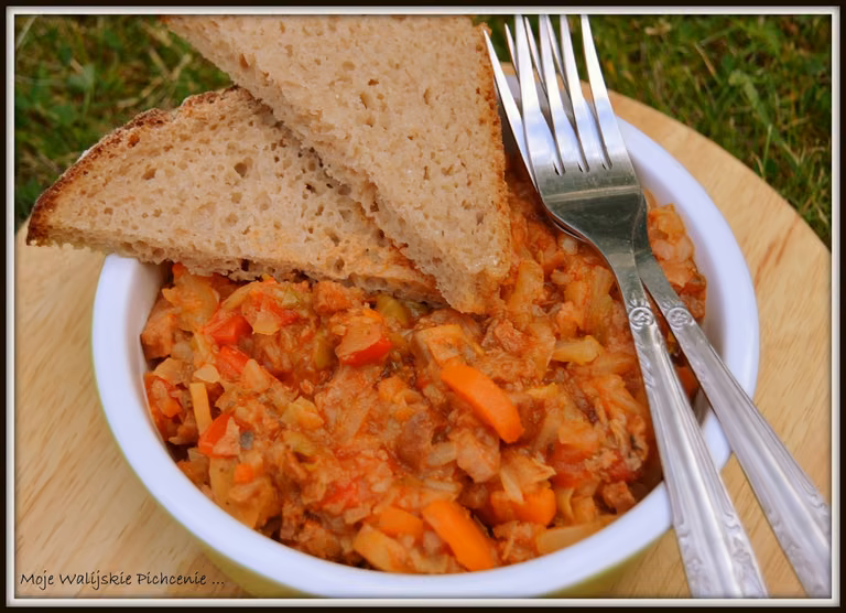 Lekki bigos z młodej kapusty