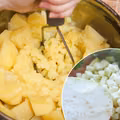 Wlej mleko do ziemniaków i dodaj to jedno warzywo. Smak tego puree zachwyci każdego!