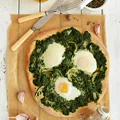 Wiosenna pizza ze szpinakiem i jajkami (ciasto najprostsze do wykonania!)