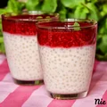 Kokosowy pudding z tapioki z malinami