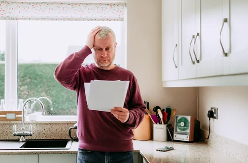 „Rodzice zapisali dom mojej siostrze, bo ‘częściej dzwoniła’. Czy to wystarczy, by wydziedziczyć resztę?” - pyta Adam [LIST]