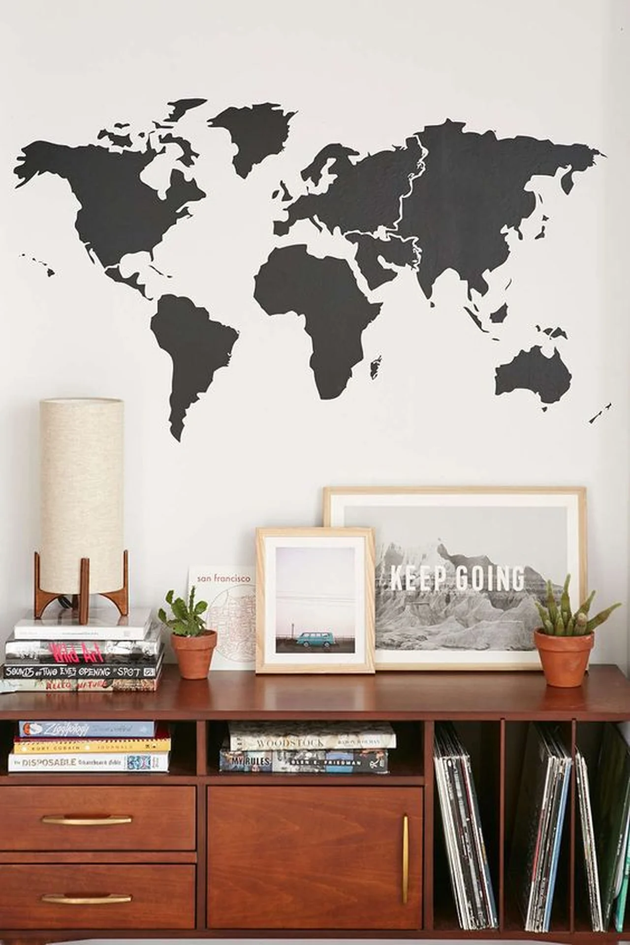 Mapa świata w salonie