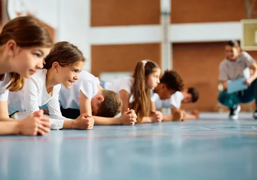 Nadchodzi rewolucja w lekcjach WF, która nie wszystkim się spodoba! Młodzież musi być gotowa na "trudne czasy"