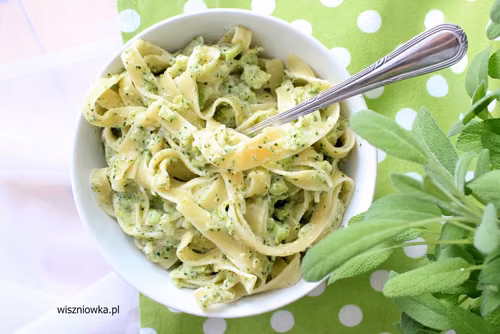 Tagliatelle w sosie śmietanowo-jogurtowym