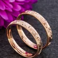 Obrączki z ornamentem