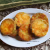 Cukinia panierowana w chipsach paprykowych.