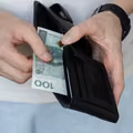 Prawie 2 tysiące złotych stypendium co miesiąc i 24 tysiące złotych na szkolenie! Starości oferują finansowe wsparcie