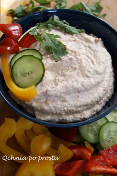 Pasta jajeczna z wędliną i rzodkiewkami na kanapki