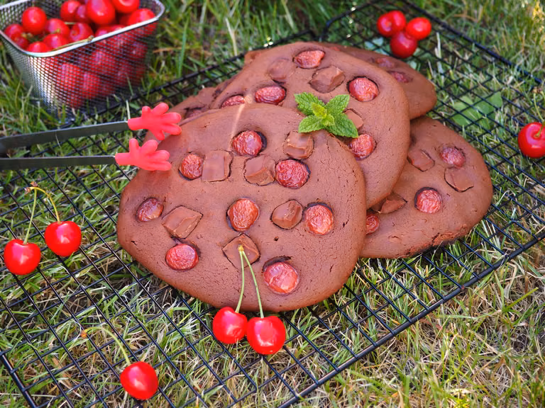 CIASTKA BROWNIE Z CZEREŚNIAMI