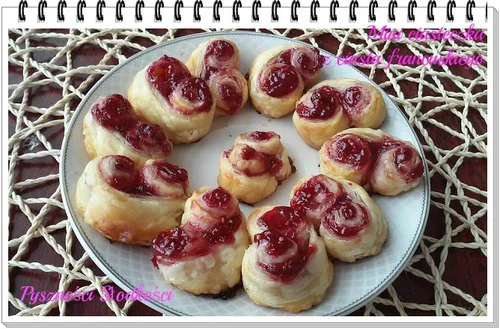 Mini ciasteczka z ciasta francuskiego